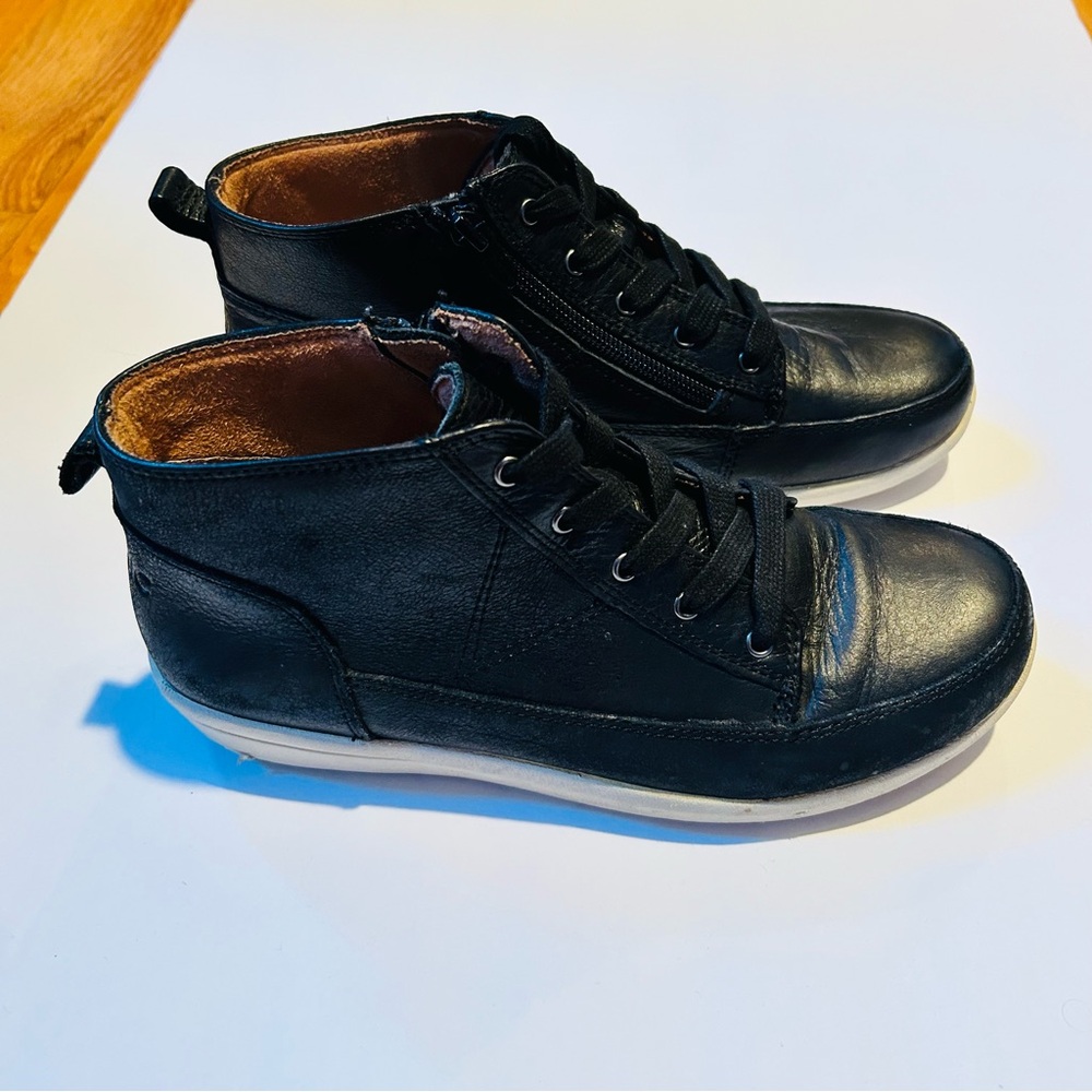 Vionic Shawna Women's Fashion Sneakers/Booties Black Leather Size 6.5